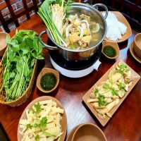 Lẩu Gà Ta Lá É